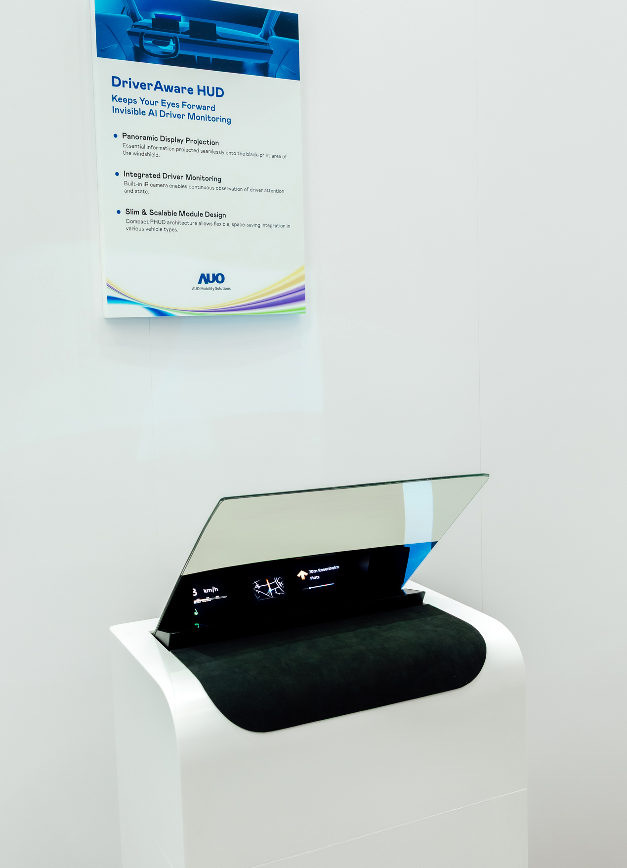 DriverAware HUD结合抬头显示器与隐藏式红外线摄影机，将车速、导航及警示讯息投影于挡风玻璃上，完美对齐驾驶目不离路的视线，同时，透过AI 监控驾驶注意力以提升安全性。